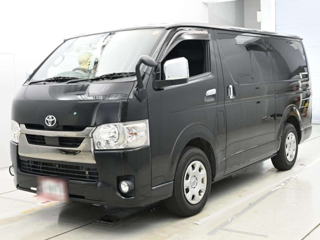 TOYOTA HIACE — фото