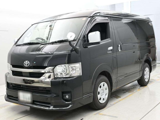 TOYOTA HIACE — фото