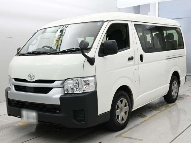 TOYOTA HIACE — фото
