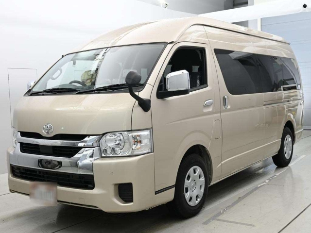 TOYOTA HIACE — фото