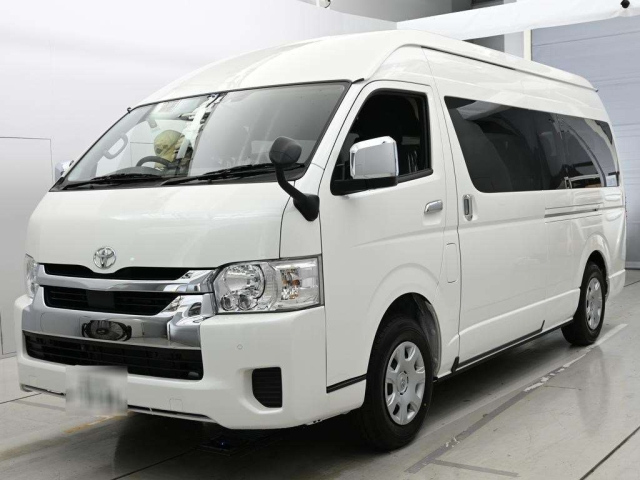 TOYOTA HIACE — фото