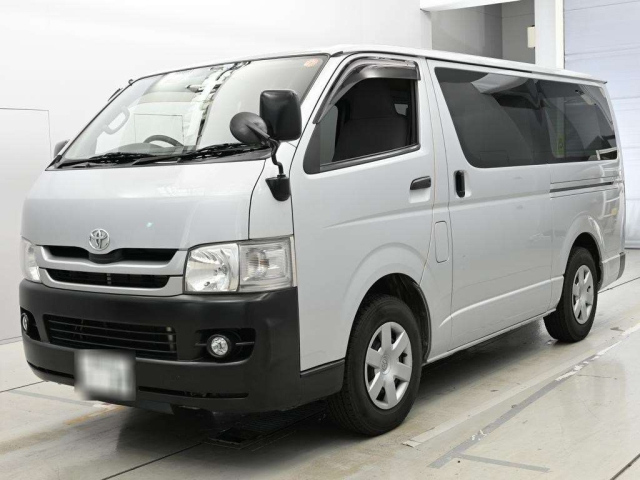 TOYOTA HIACE — фото