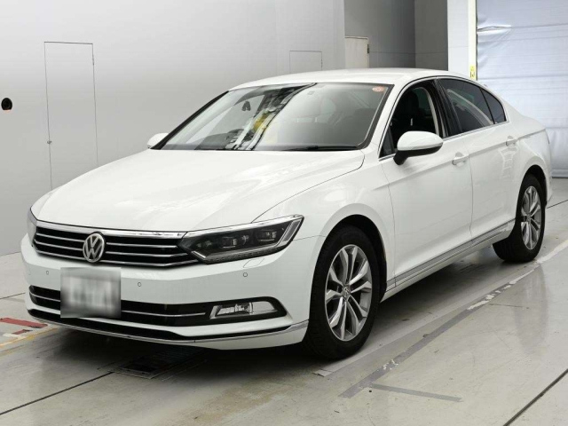 VOLKSWAGEN PASSAT — фото