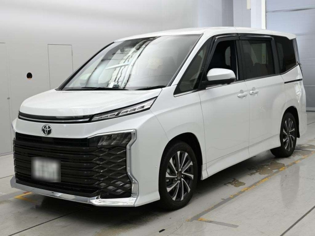 TOYOTA VOXY — фото
