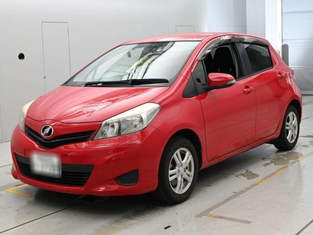 TOYOTA VITZ — фото