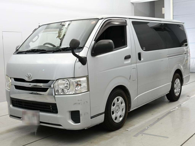 TOYOTA HIACE — фото