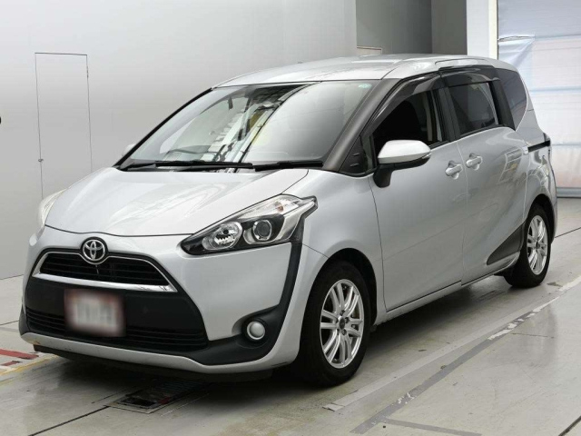TOYOTA SIENTA — фото