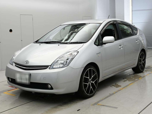 TOYOTA PRIUS — фото