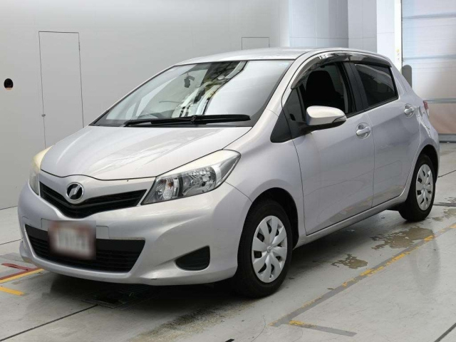 TOYOTA VITZ — фото