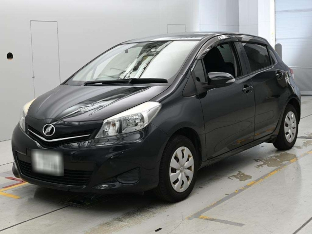 TOYOTA VITZ — фото