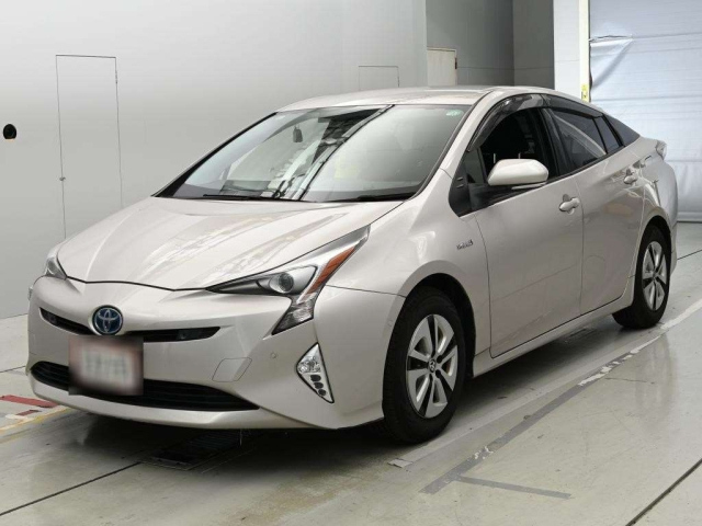 TOYOTA PRIUS — фото