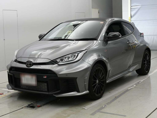TOYOTA YARIS — фото