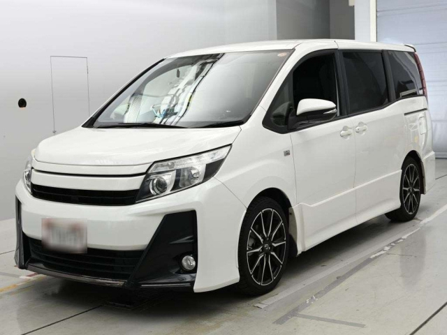 TOYOTA NOAH — фото