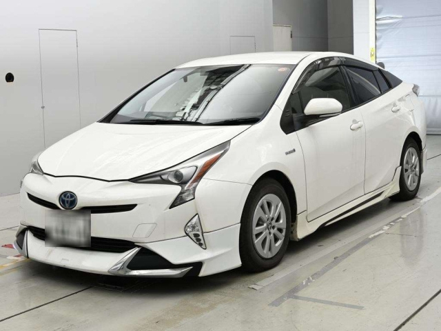 TOYOTA PRIUS — фото