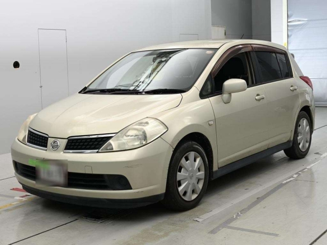 NISSAN TIIDA — фото