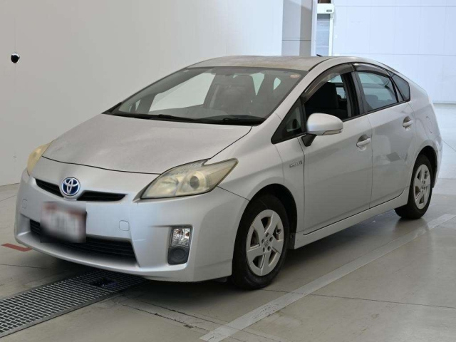 TOYOTA PRIUS — фото