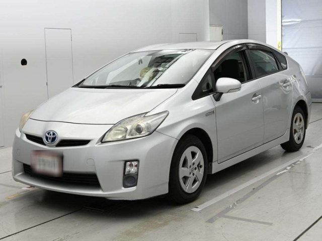 TOYOTA PRIUS — фото