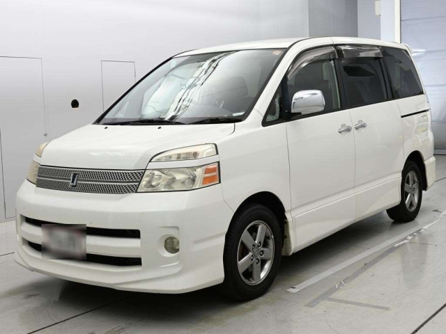 TOYOTA VOXY — фото