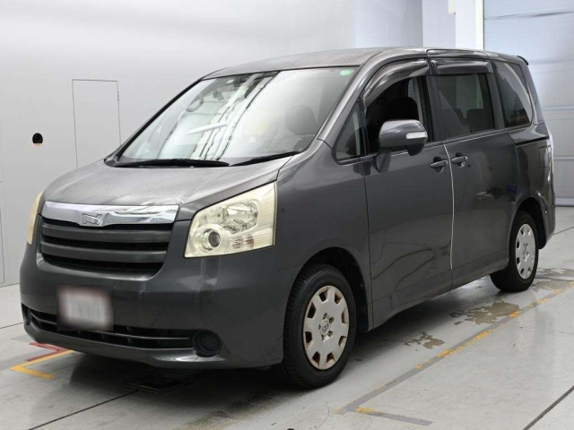 TOYOTA NOAH — фото