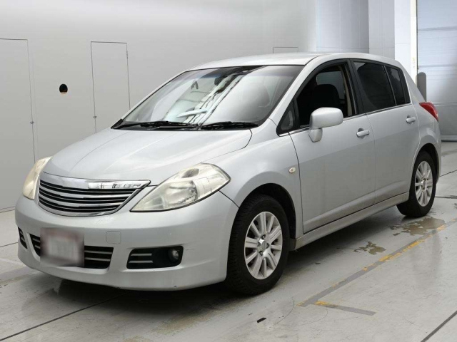 NISSAN TIIDA — фото