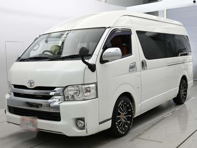 TOYOTA HIACE — фото