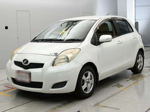 TOYOTA VITZ — фото