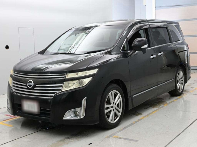 NISSAN ELGRAND — фото