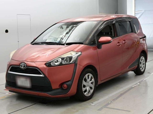 TOYOTA SIENTA — фото