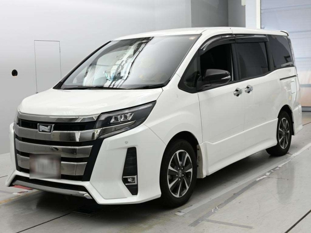 TOYOTA NOAH — фото