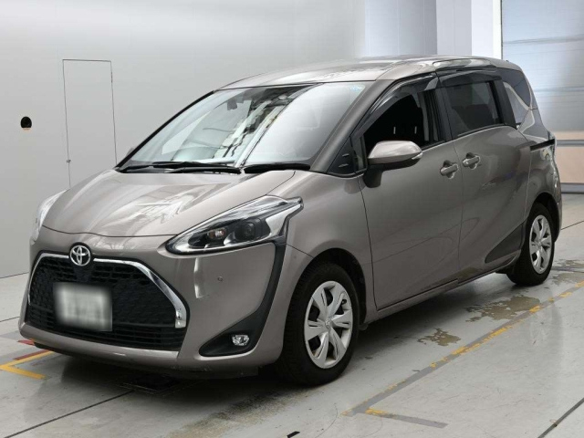 TOYOTA SIENTA — фото