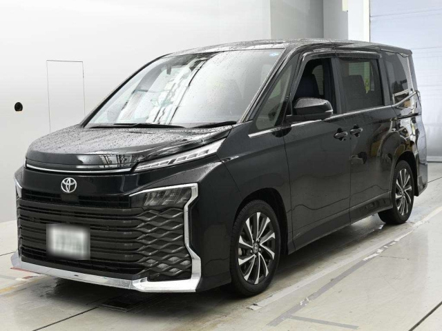 TOYOTA VOXY — фото