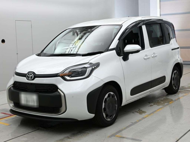 TOYOTA SIENTA — фото