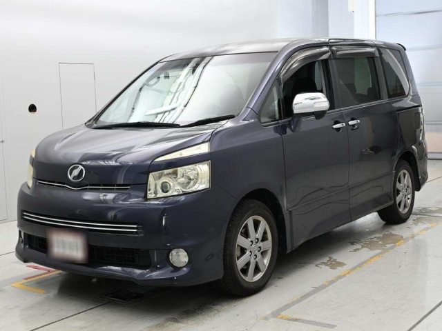 TOYOTA VOXY — фото