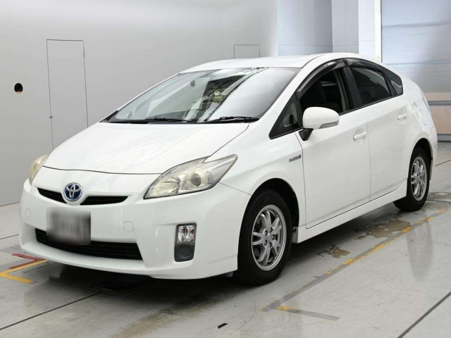 TOYOTA PRIUS — фото