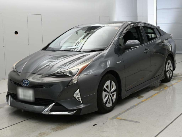 TOYOTA PRIUS — фото