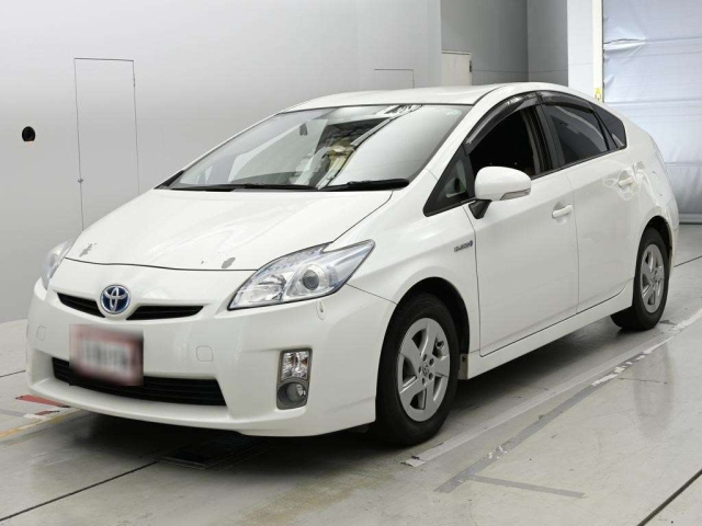 TOYOTA PRIUS — фото