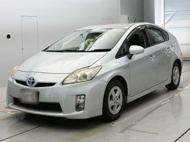 TOYOTA PRIUS — фото
