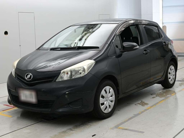 TOYOTA VITZ — фото