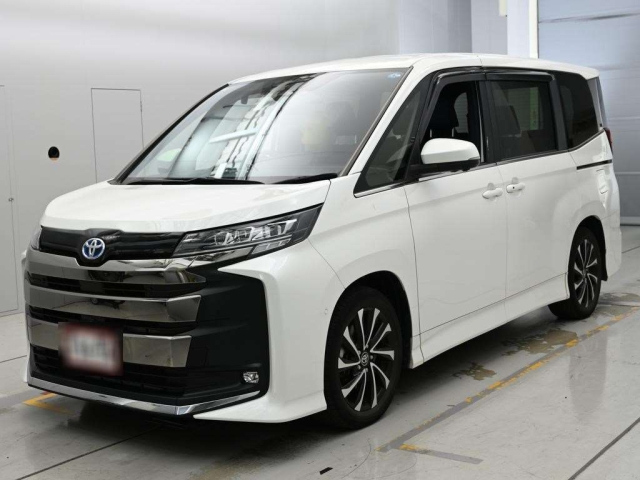 TOYOTA NOAH — фото