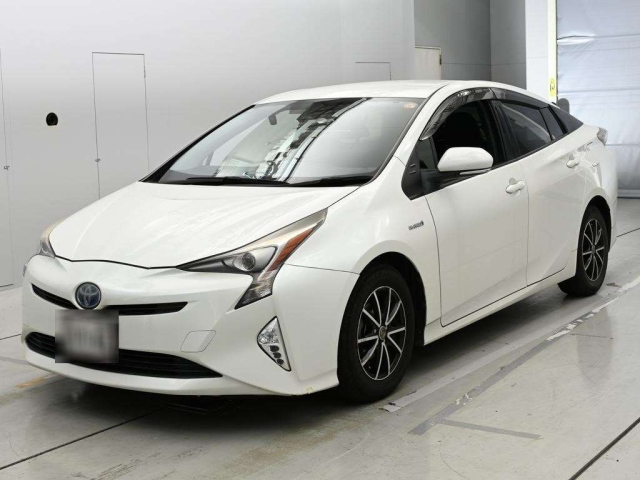TOYOTA PRIUS — фото