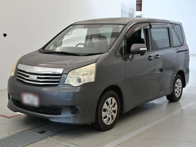 TOYOTA NOAH — фото