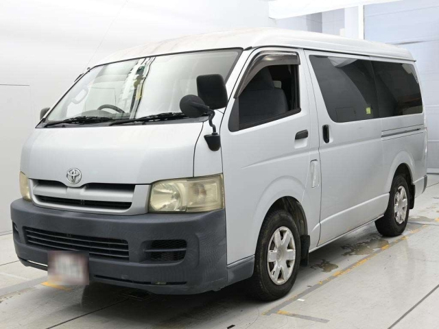 TOYOTA HIACE — фото