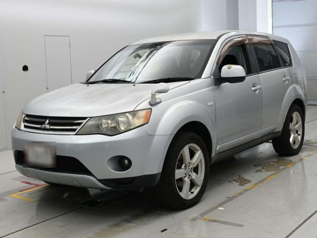 MITSUBISHI OUTLANDER — фото