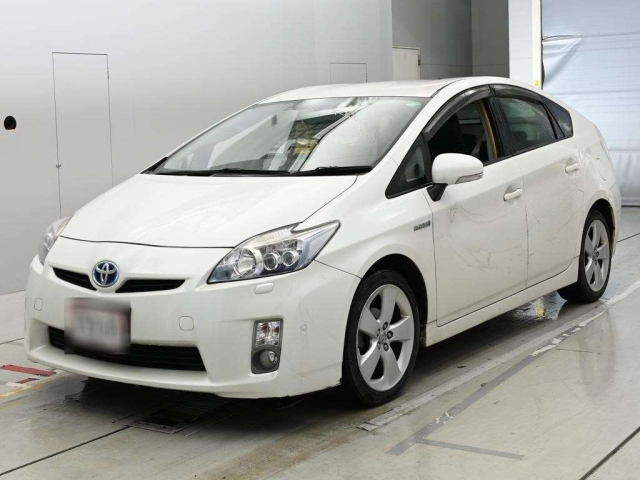 TOYOTA PRIUS — фото