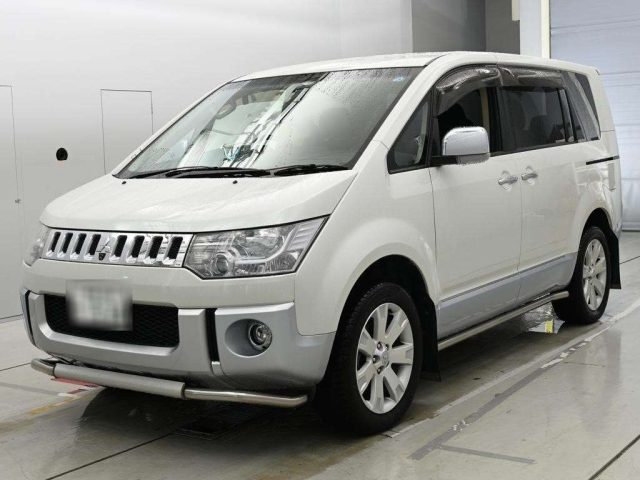 MITSUBISHI DELICA — фото