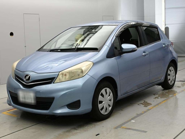 TOYOTA VITZ — фото