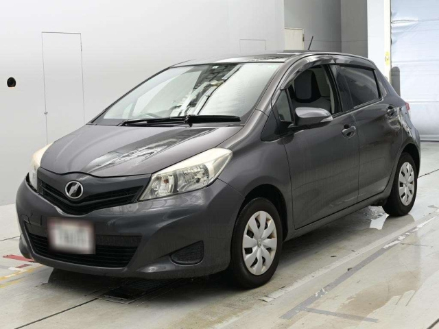 TOYOTA VITZ — фото