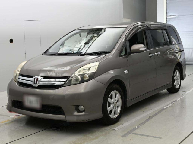 TOYOTA ISIS — фото