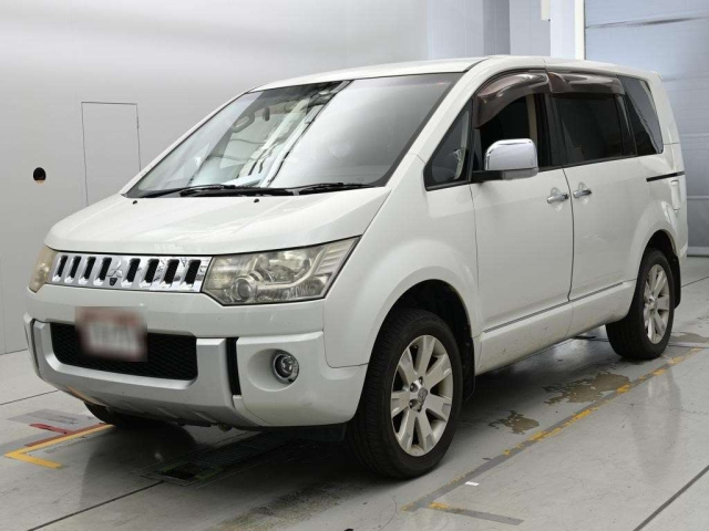 MITSUBISHI DELICA — фото