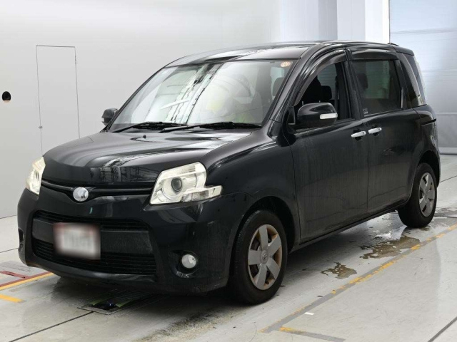 TOYOTA SIENTA — фото